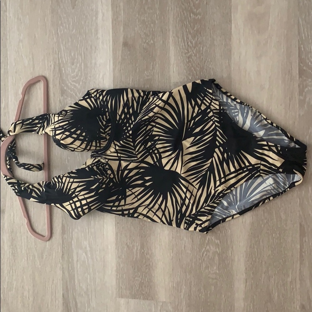 Fig Leaves one piece gorgeous bathing suit 36DD